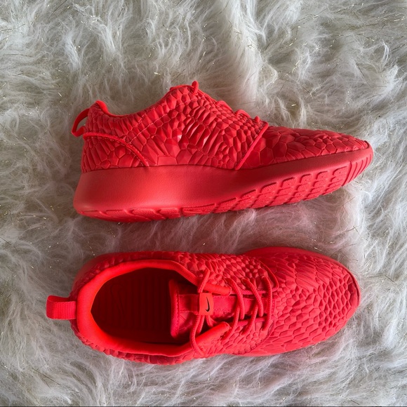 Nike Roshe One DMB Bright Crimson Sneakers - Picture 8 of 16
